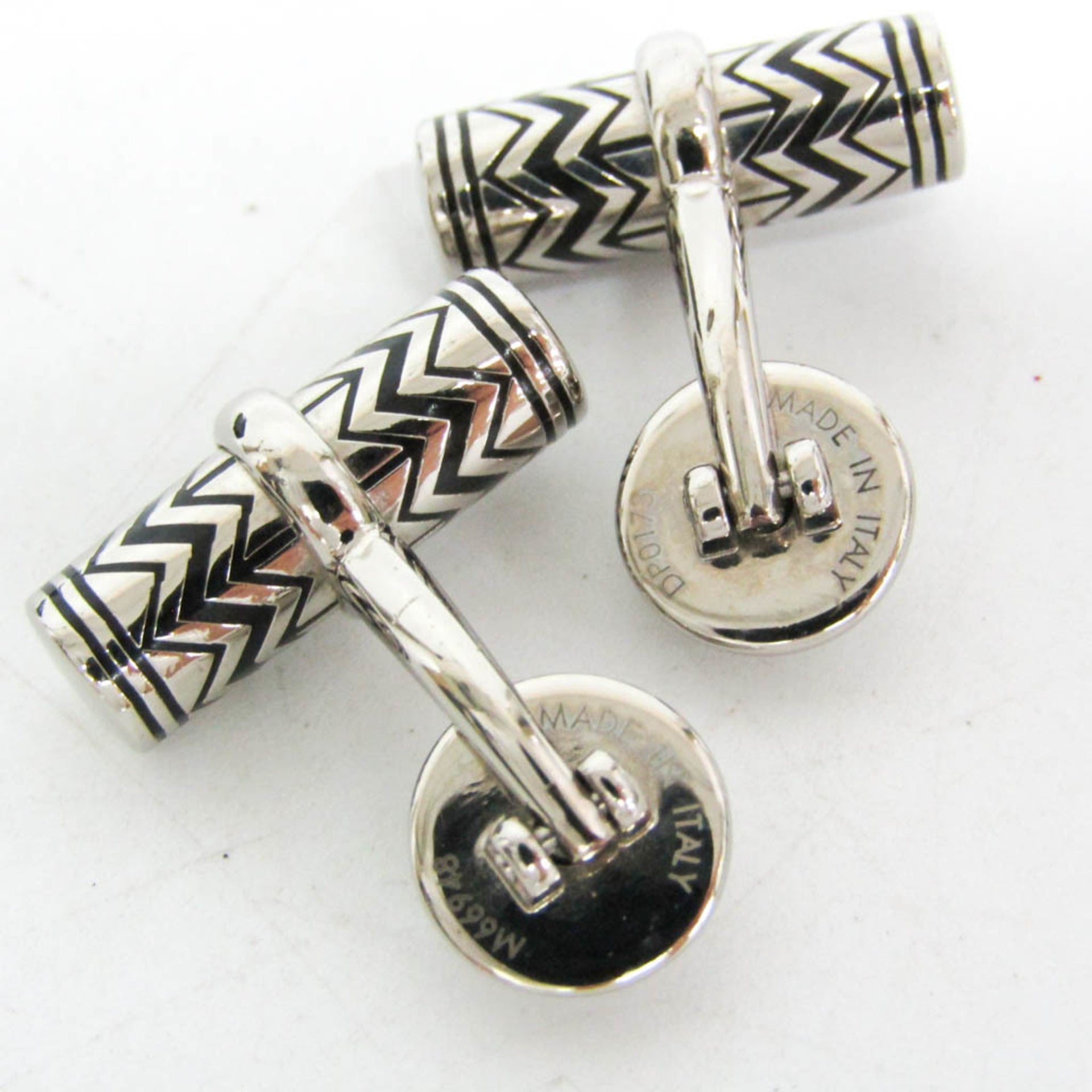 Louis Vuitton Metal Fixed Backing Cufflinks Silver V-Karakoram Cufflinks with Case M66948 9