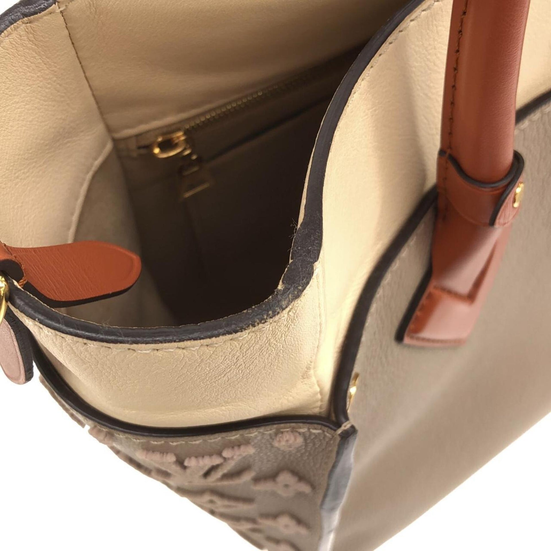 Louis Vuitton On My Side MM M53825 Handbag 17